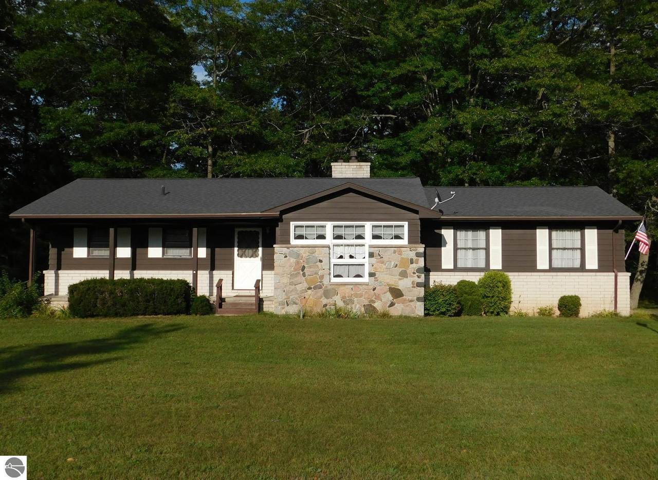 3125 Pinetree Drive - Photo 1