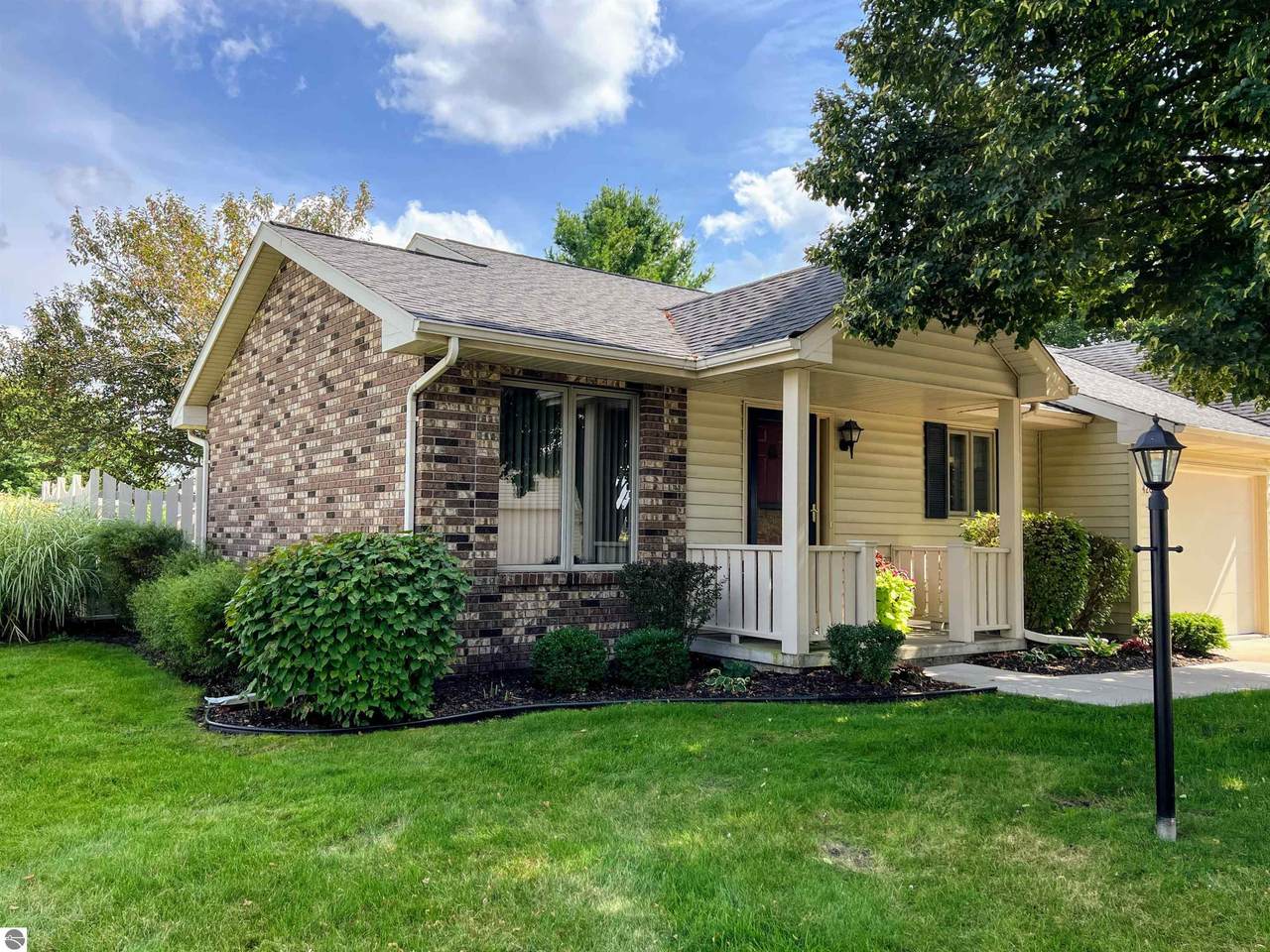 420 Applewood Lane - Photo 1