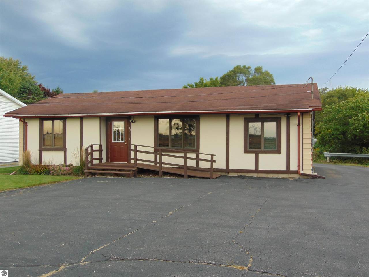 422 Chestnut Street - Photo 1