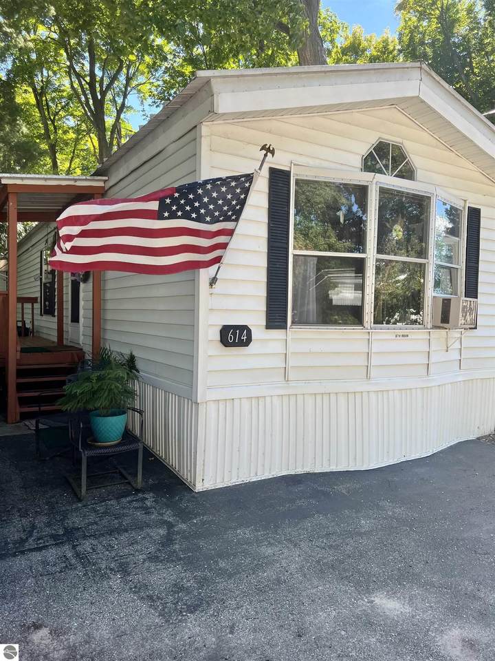 614 Shadywood Street - Photo 1