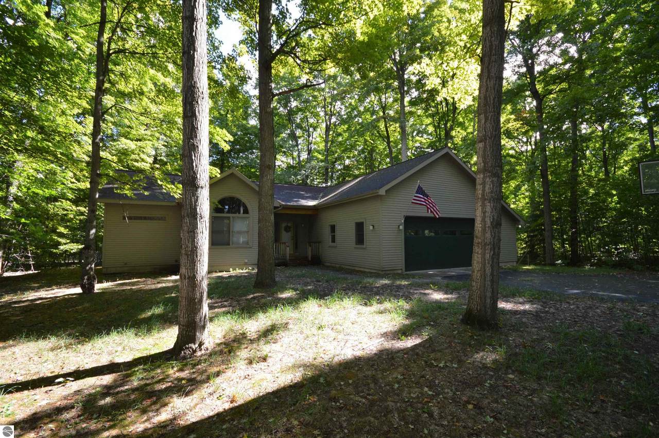 4881 Manor - Photo 1