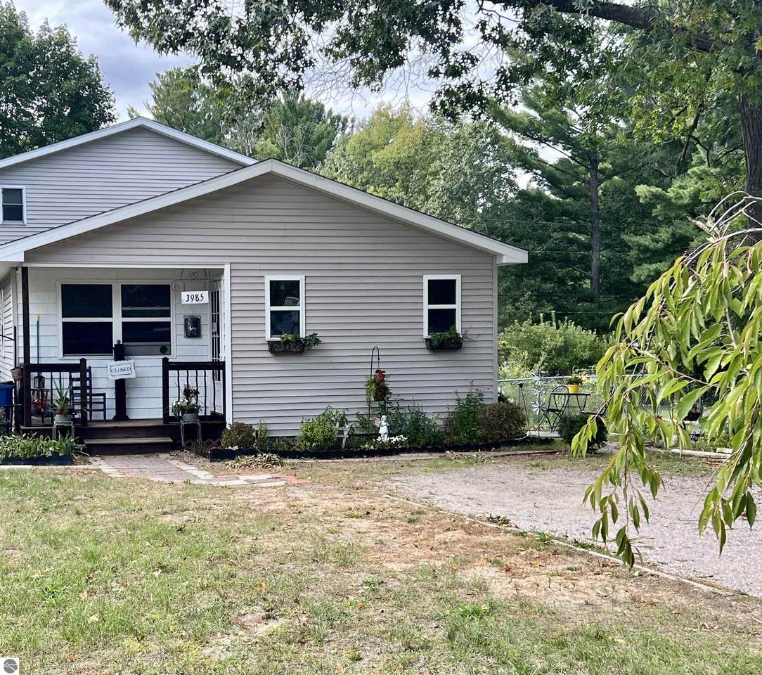 3985 Park Lane - Photo 1
