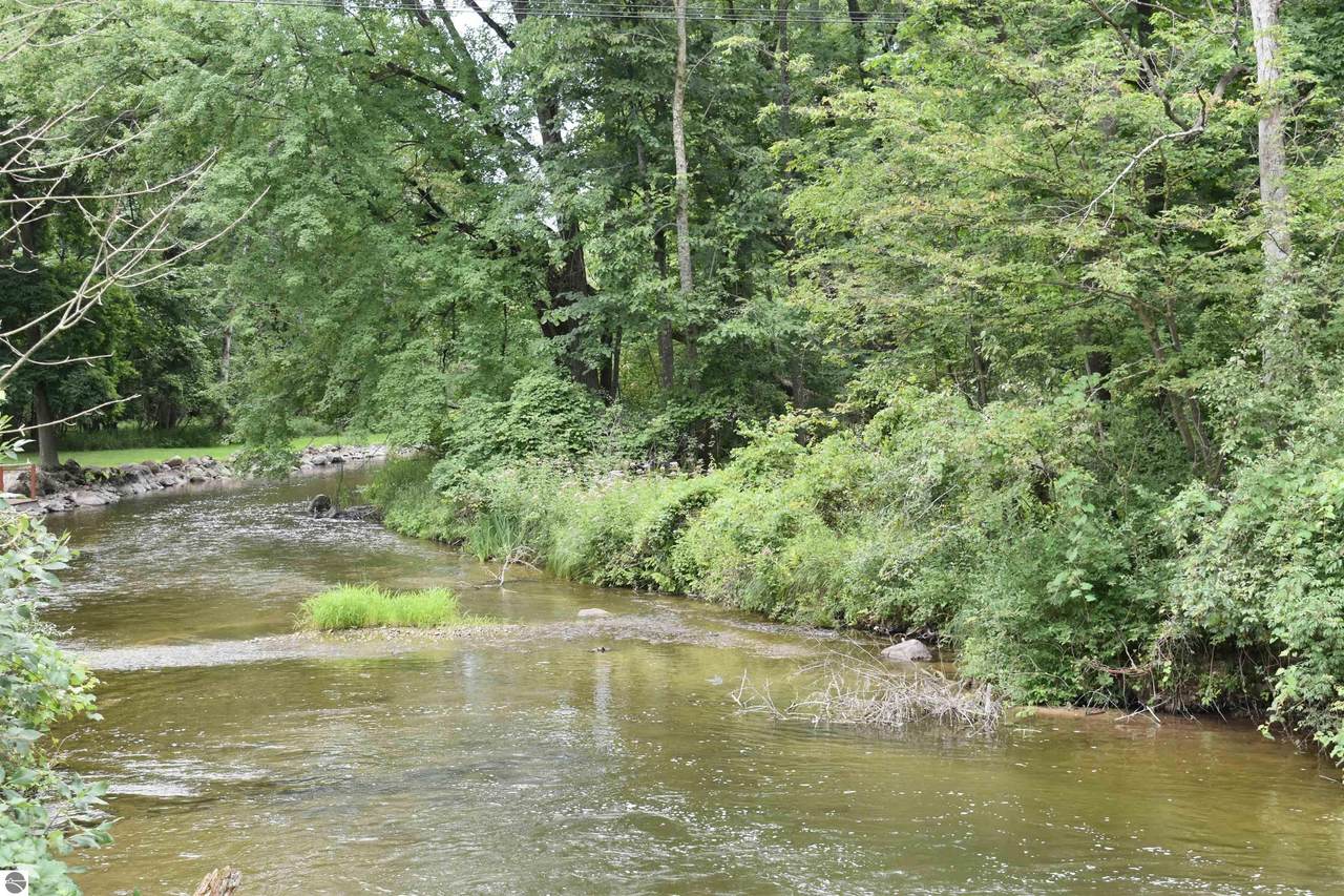 5627 River Road - Photo 1