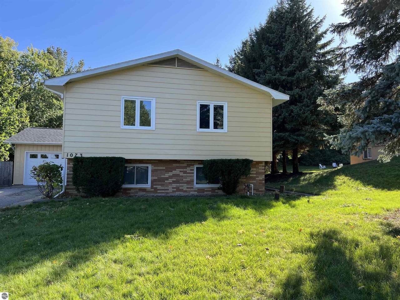 1073 Knoll Crest - Photo 1