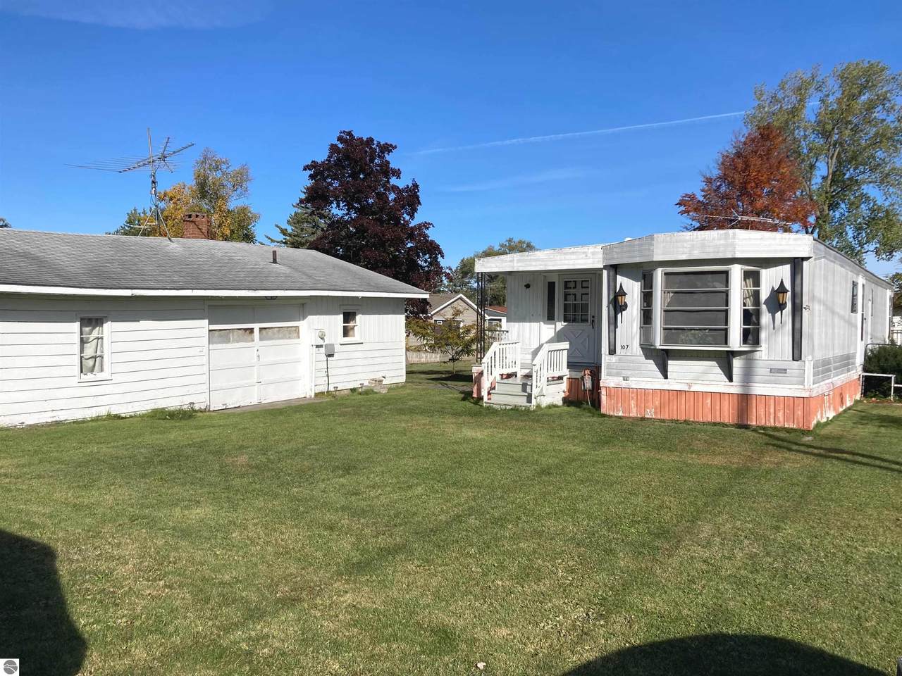 107 Graham - Photo 1