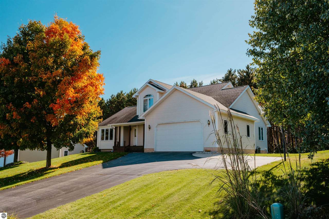 3923 Stoneridge Drive - Photo 1