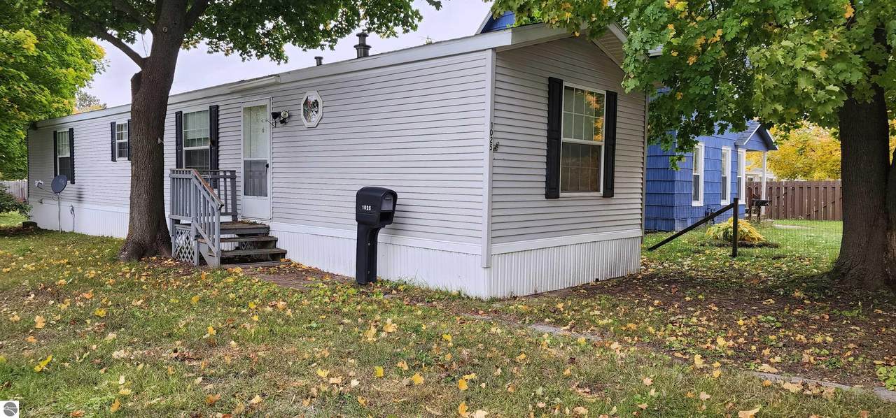 1025 Ernst Street - Photo 1