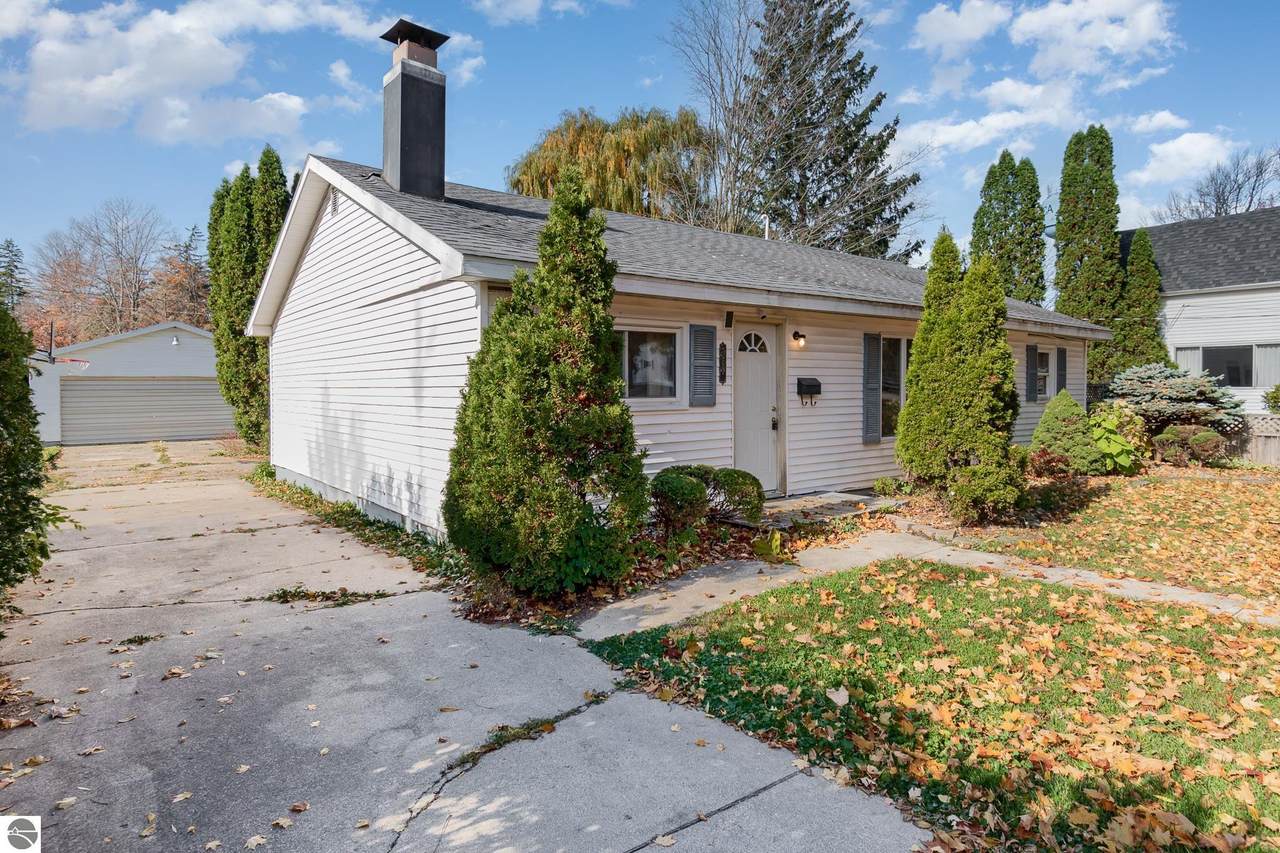 307 N Elm Street - Photo 1