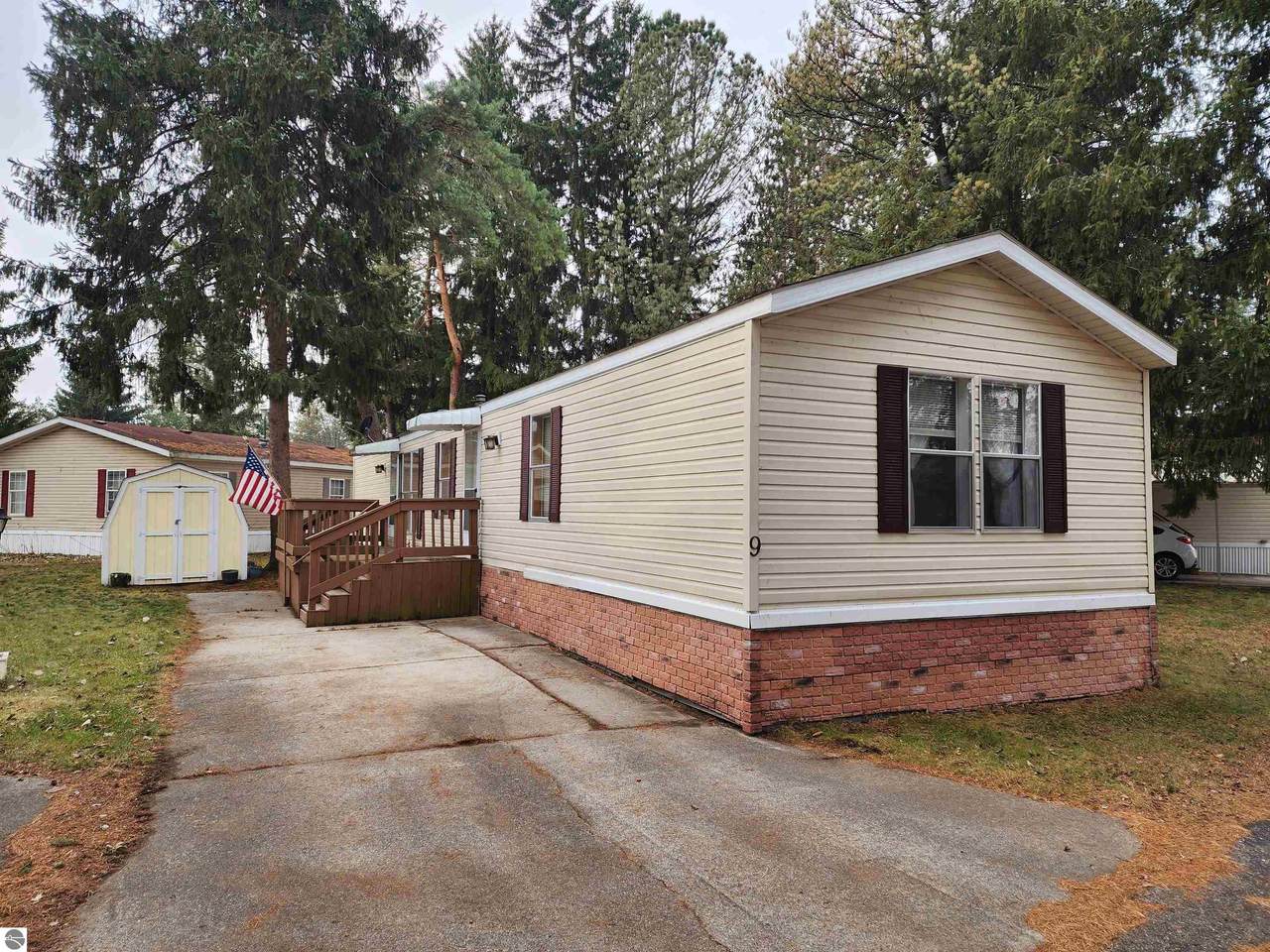 9 Riverview Drive - Photo 1