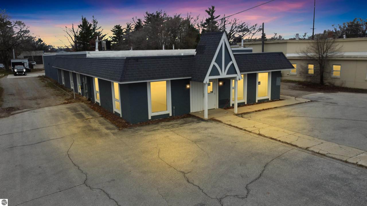 728 Hastings - Photo 1