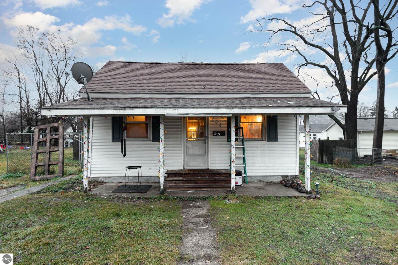 208 East Avenue - Photo 1