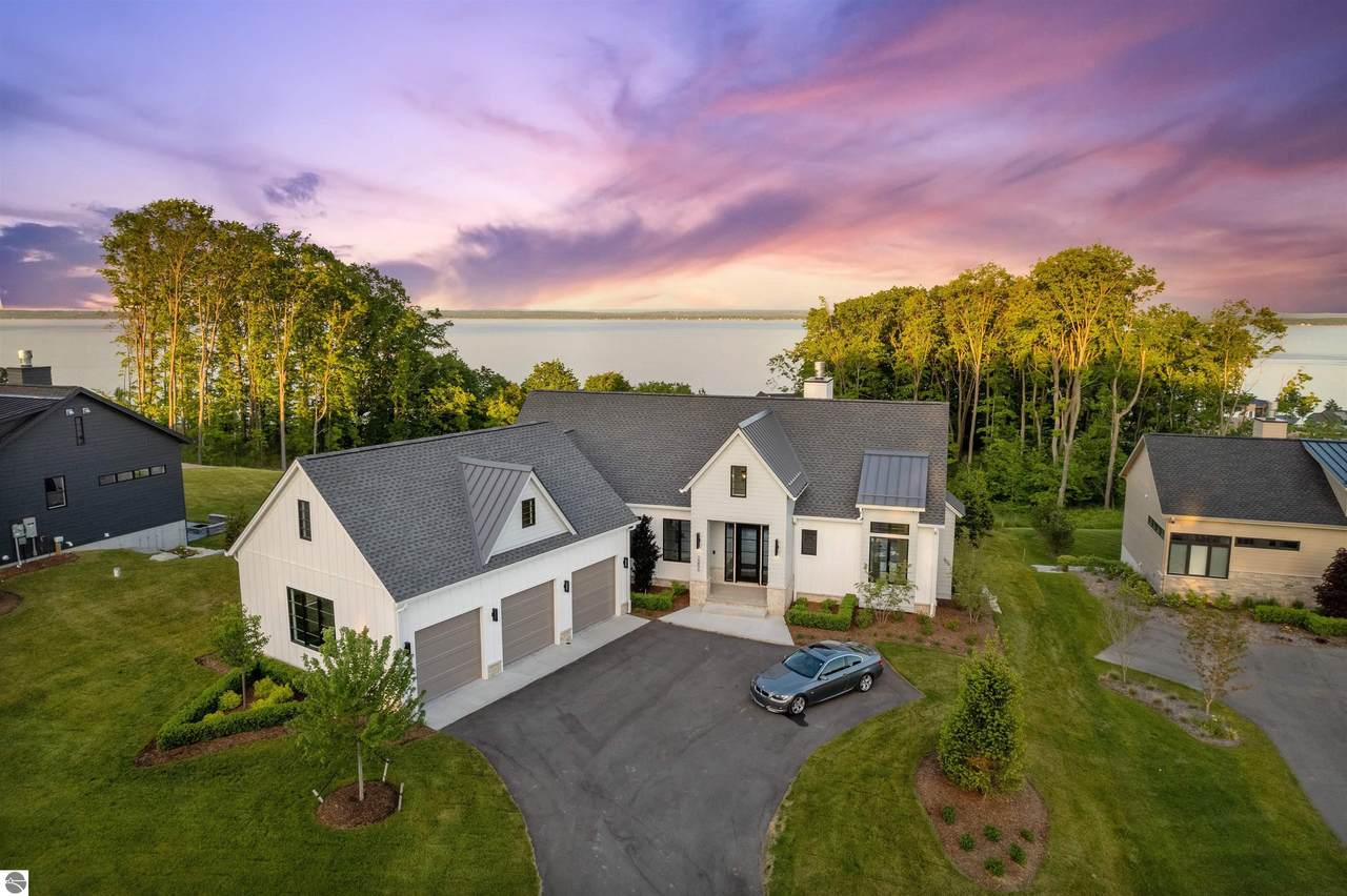 15895 Waters Edge Drive - Photo 1