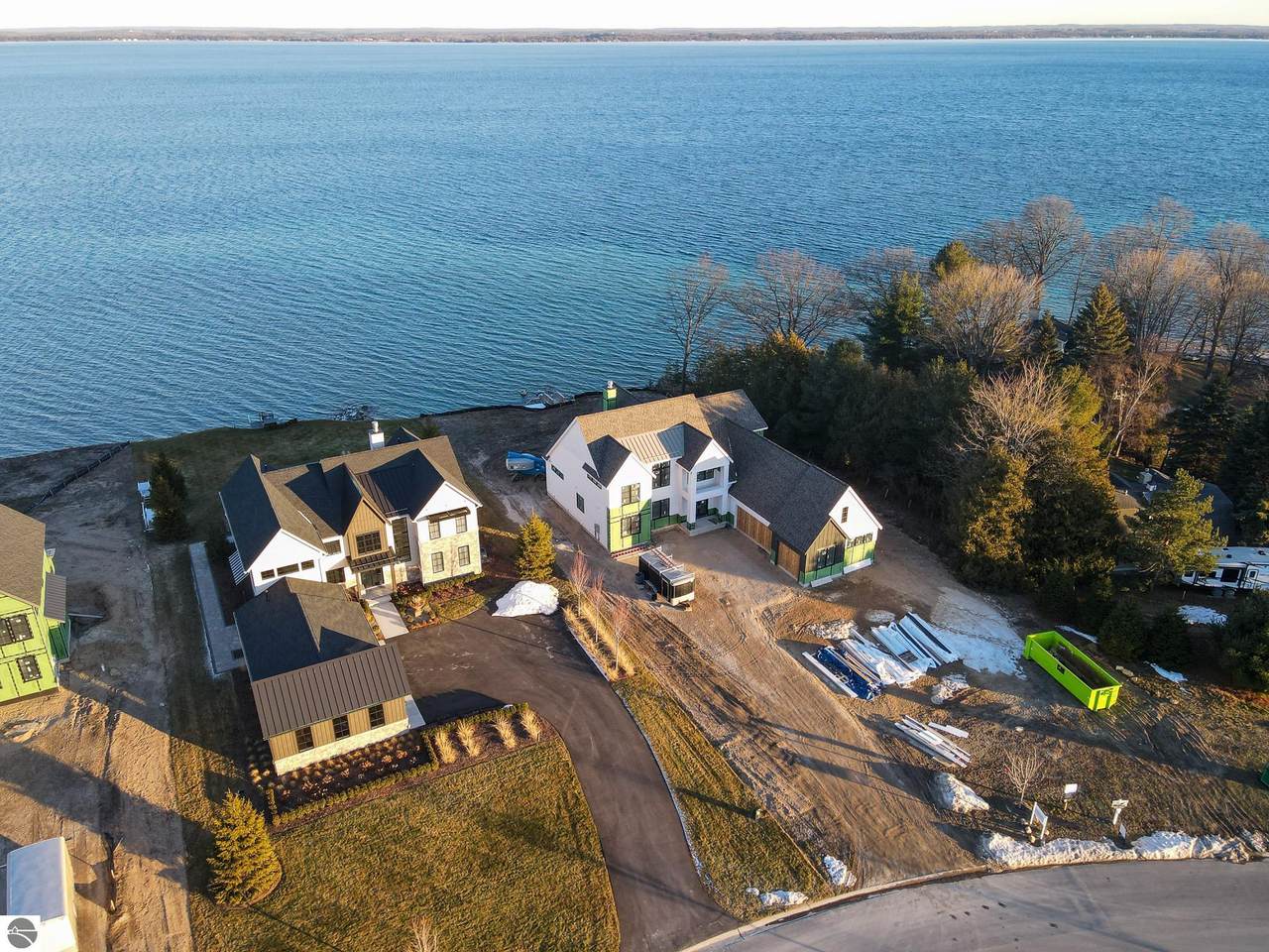 15582 Waters Edge - Photo 1