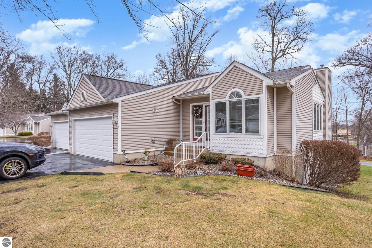 135 Bridgewood Drive - Photo 1