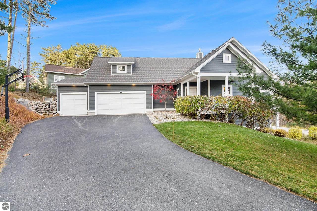 841 Lodge Pine Lane, Traverse City, MI 49684 (MLS 1917637) CENTURY
