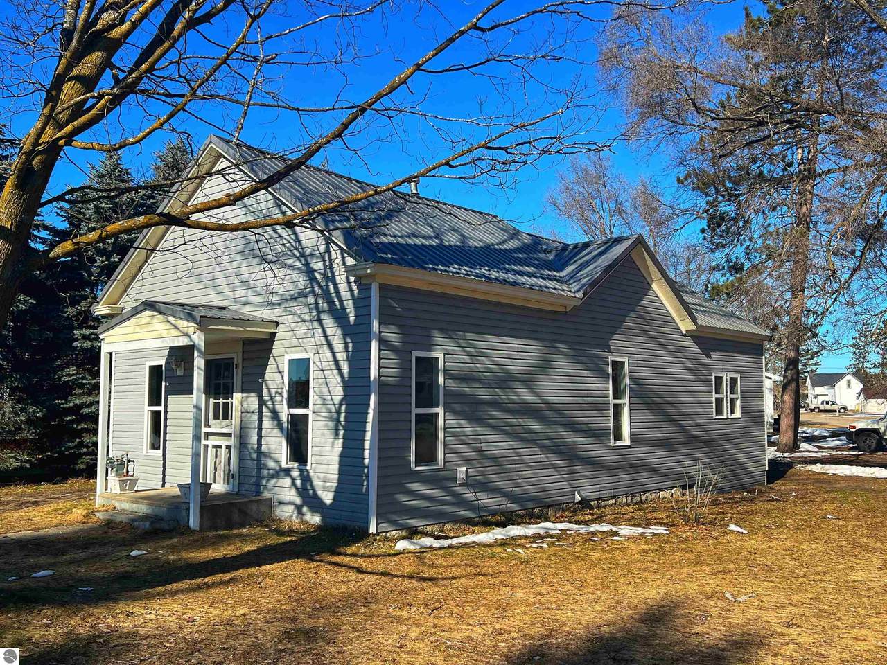 211 Oak - Photo 1