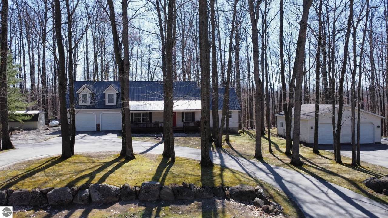 4231 Mockingbird Circle - Photo 1