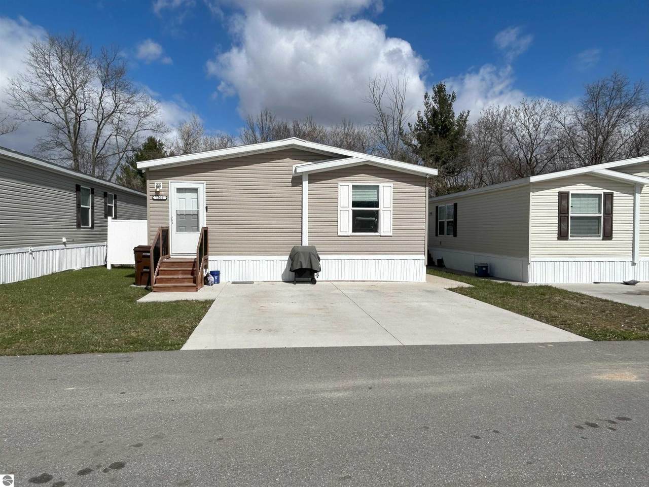 1035 Pebble Creek - Photo 1