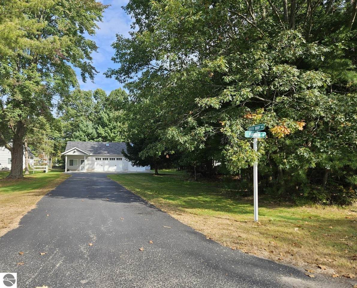 615 Franklin Street - Photo 1