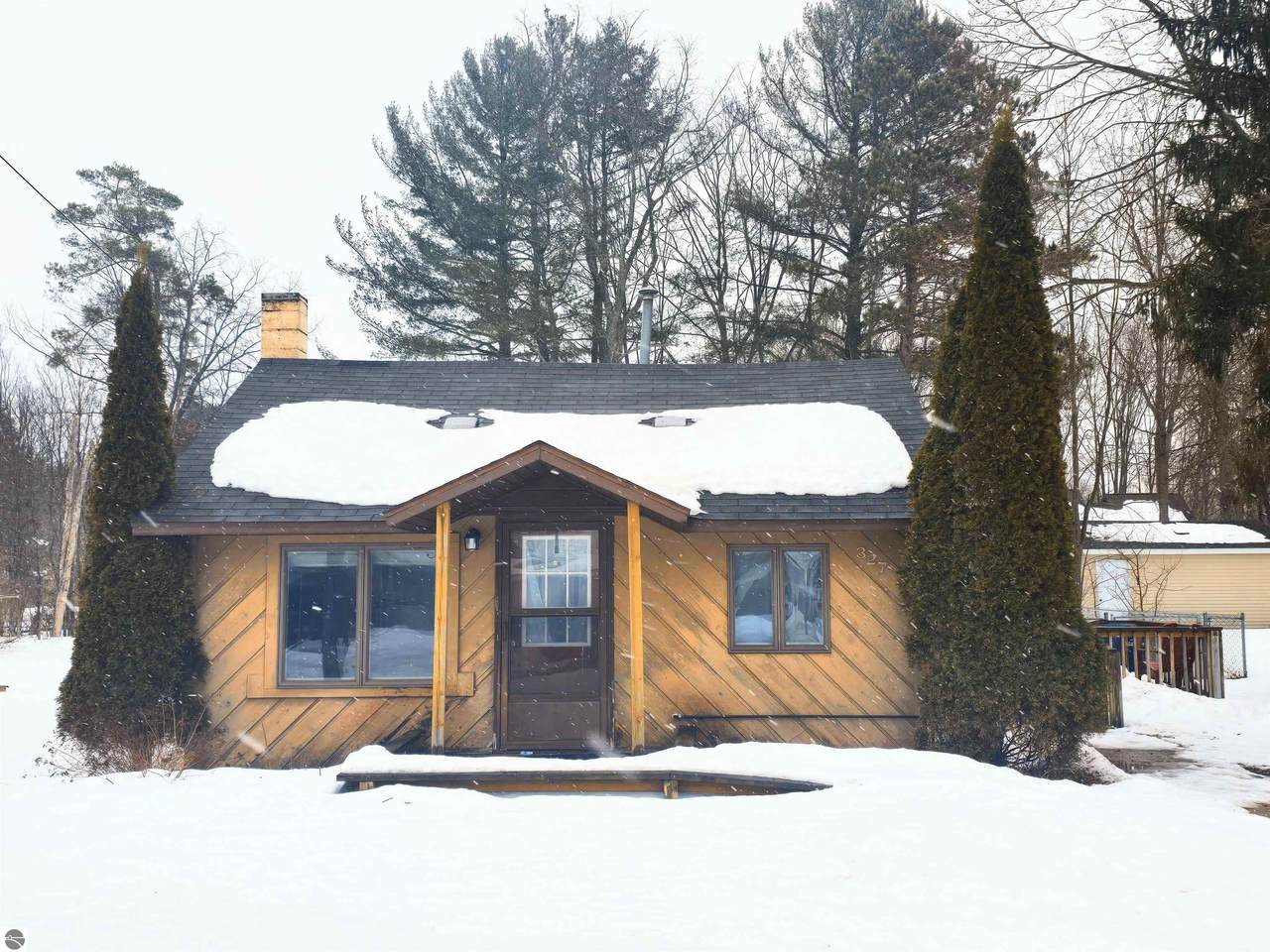 327 Gladwin Street - Photo 1