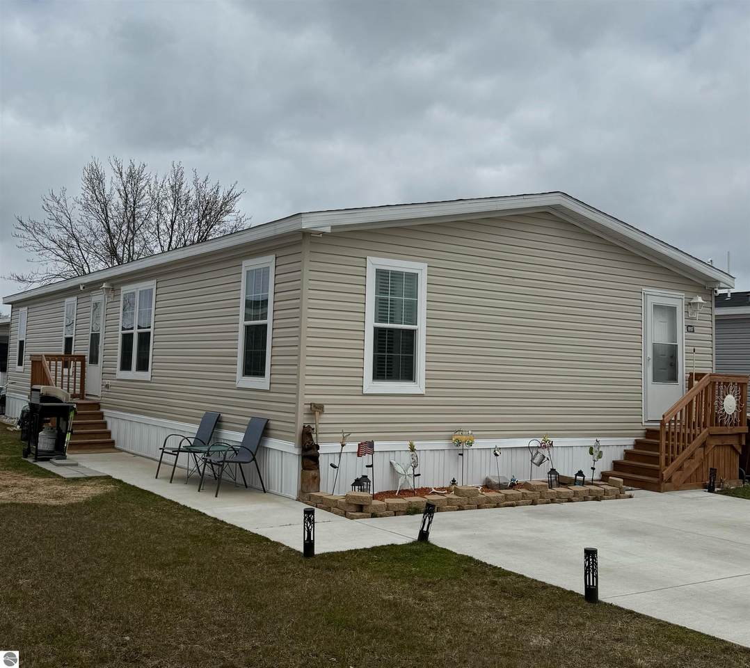 1097 Peachtree Court - Photo 1