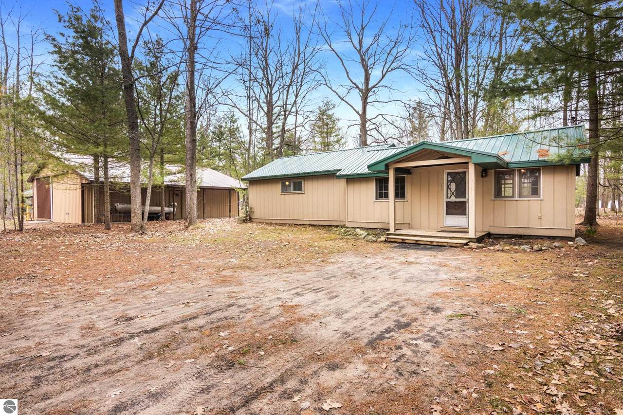 1568 Poplar Drive, Ne - Photo 1
