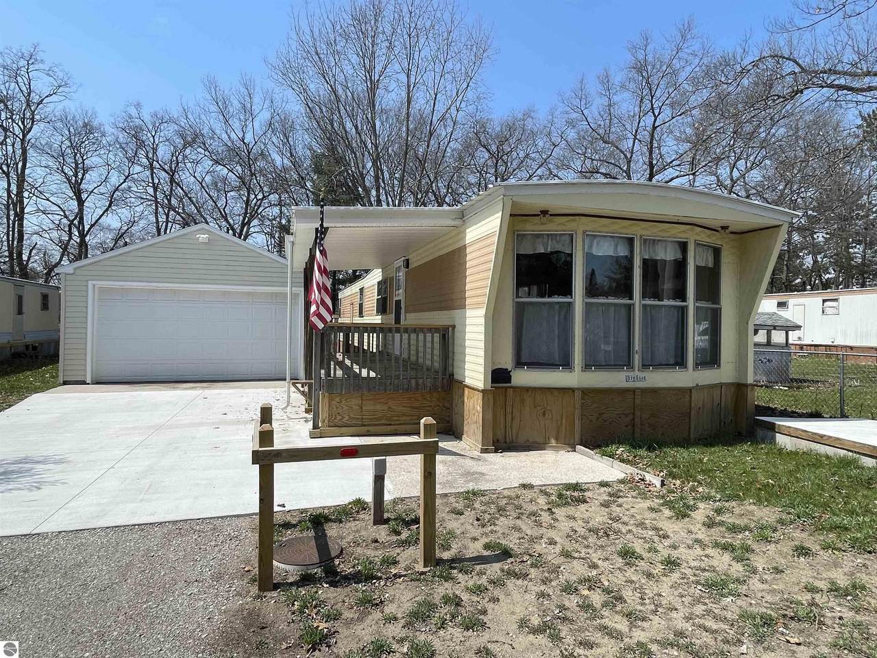 5529 Forest Drive - Photo 1