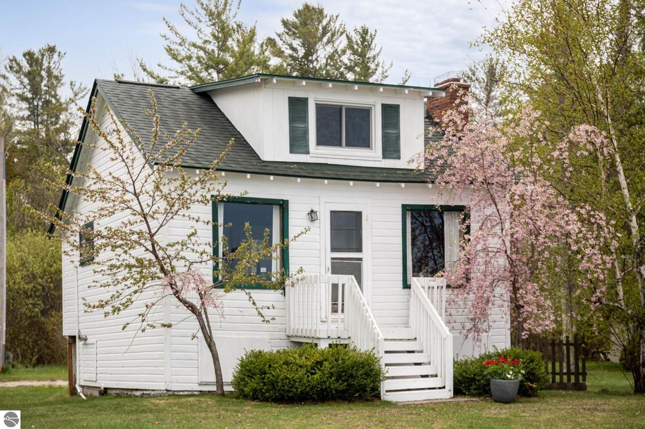 5434 Macfarlane Road - Photo 1