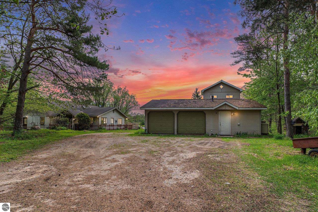 6690 39 Road - Photo 1