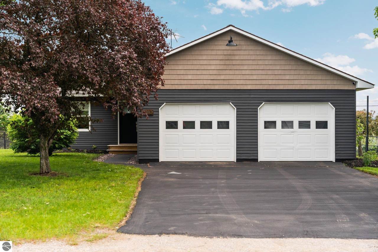 883 Valley View Drive - Photo 1