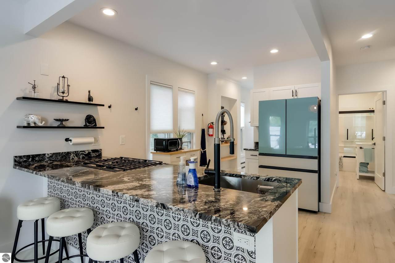 609 Frankfort Avenue - Photo 1