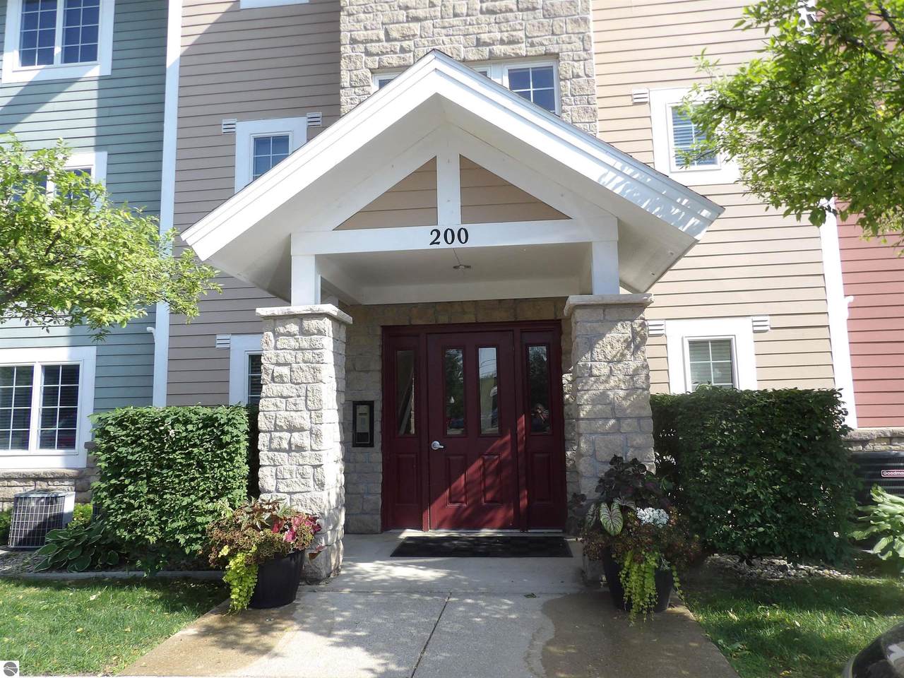 1246 Sunnyside Drive - Photo 1