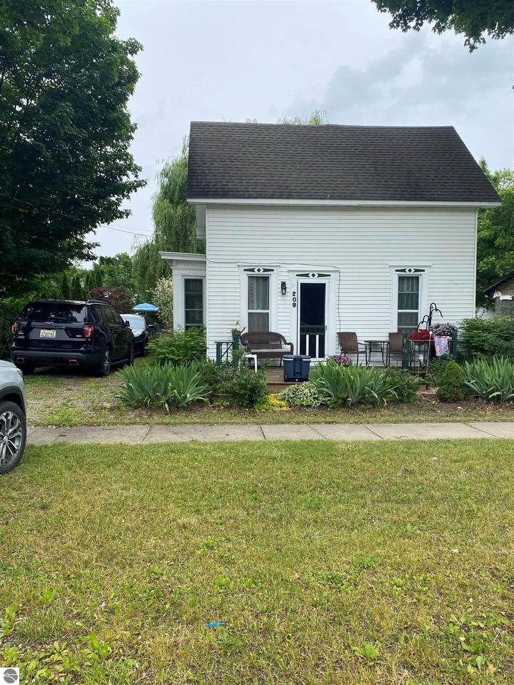 209 Pine Street - Photo 1