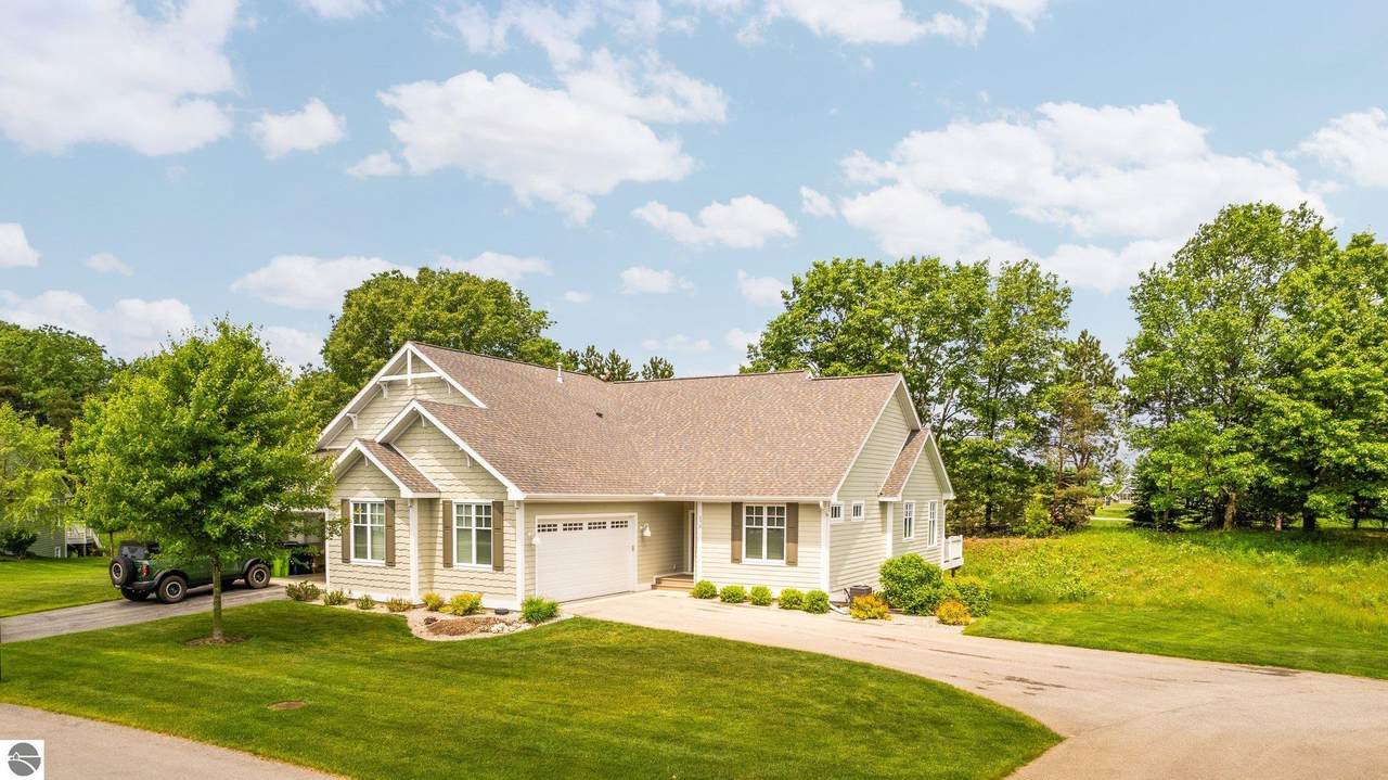 172 Wildwood Meadows Drive - Photo 1