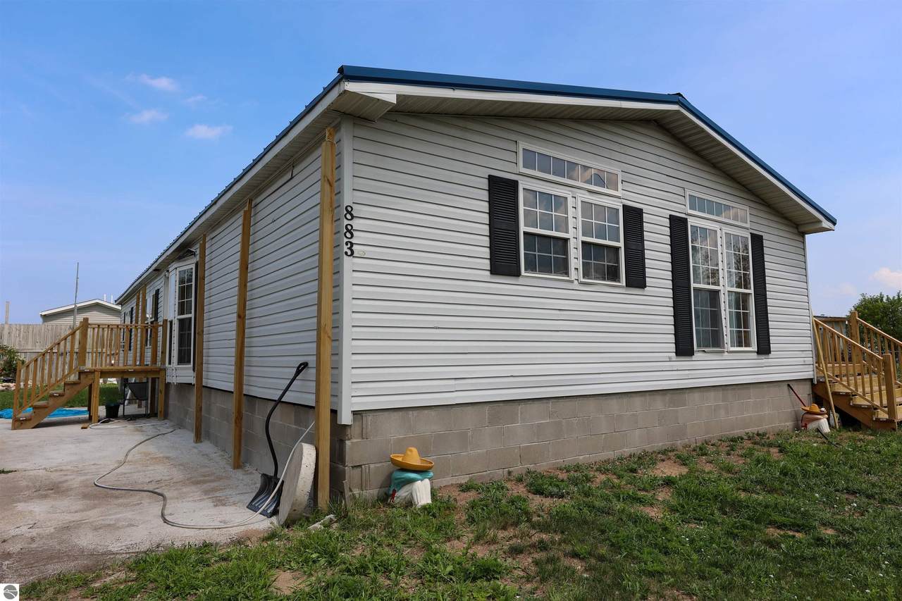 883 Crestwood - Photo 1