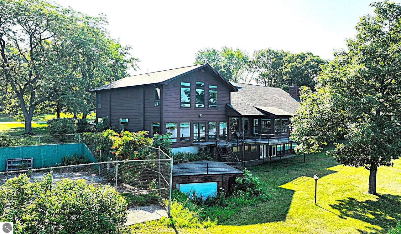 1084 Clubhouse Drive - Photo 1