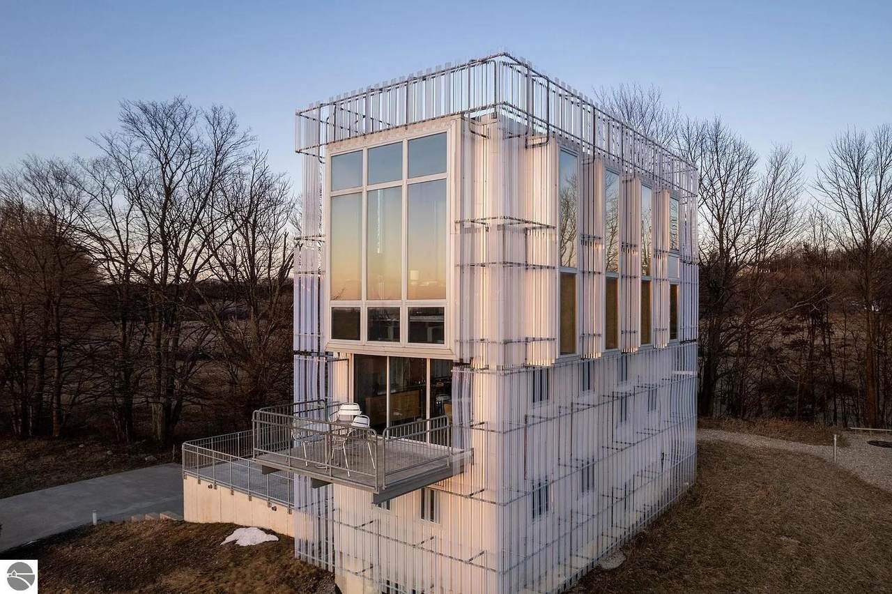 7452 Manitou Trail - Photo 1