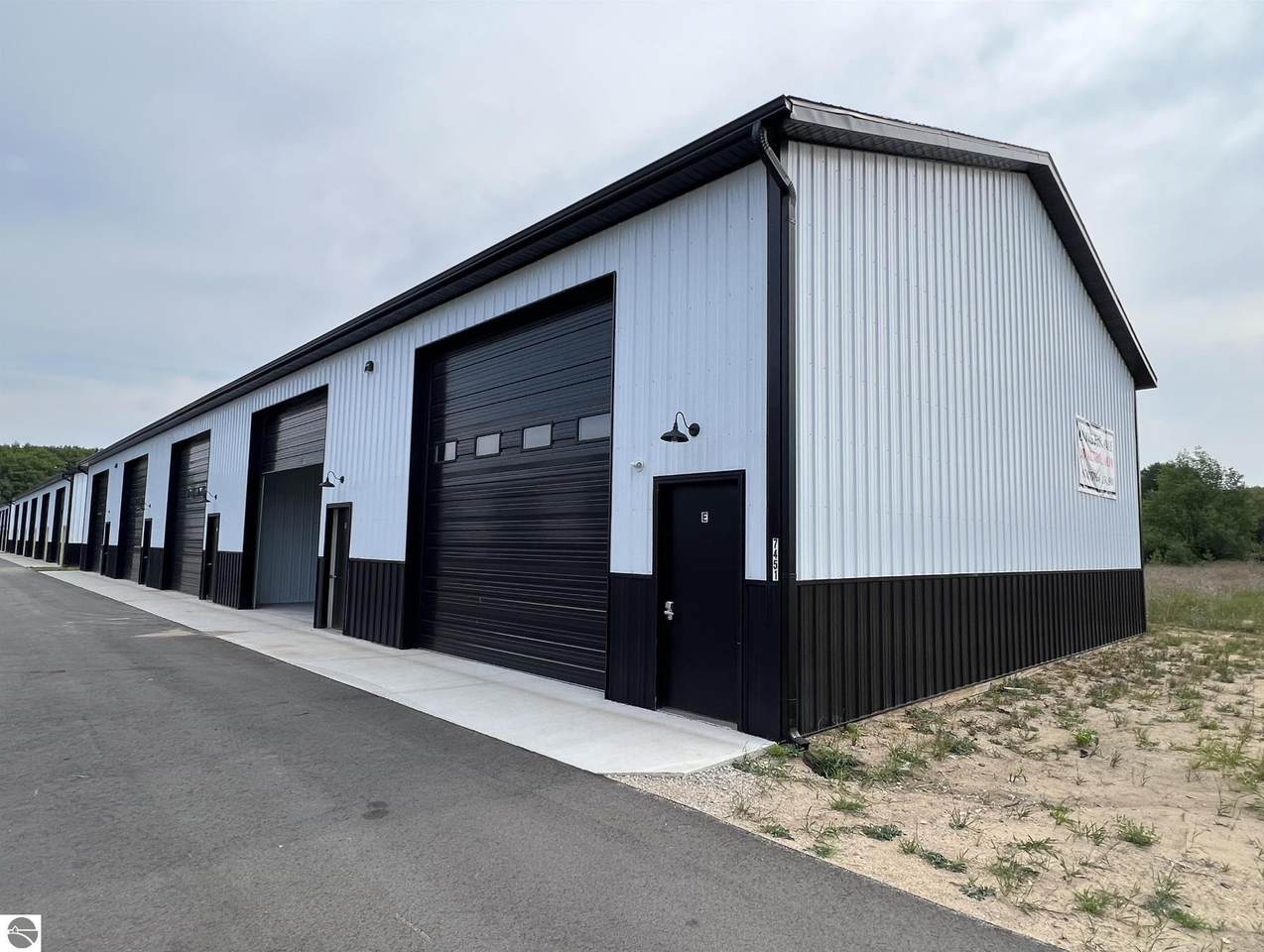 7450 Glendale - Photo 1