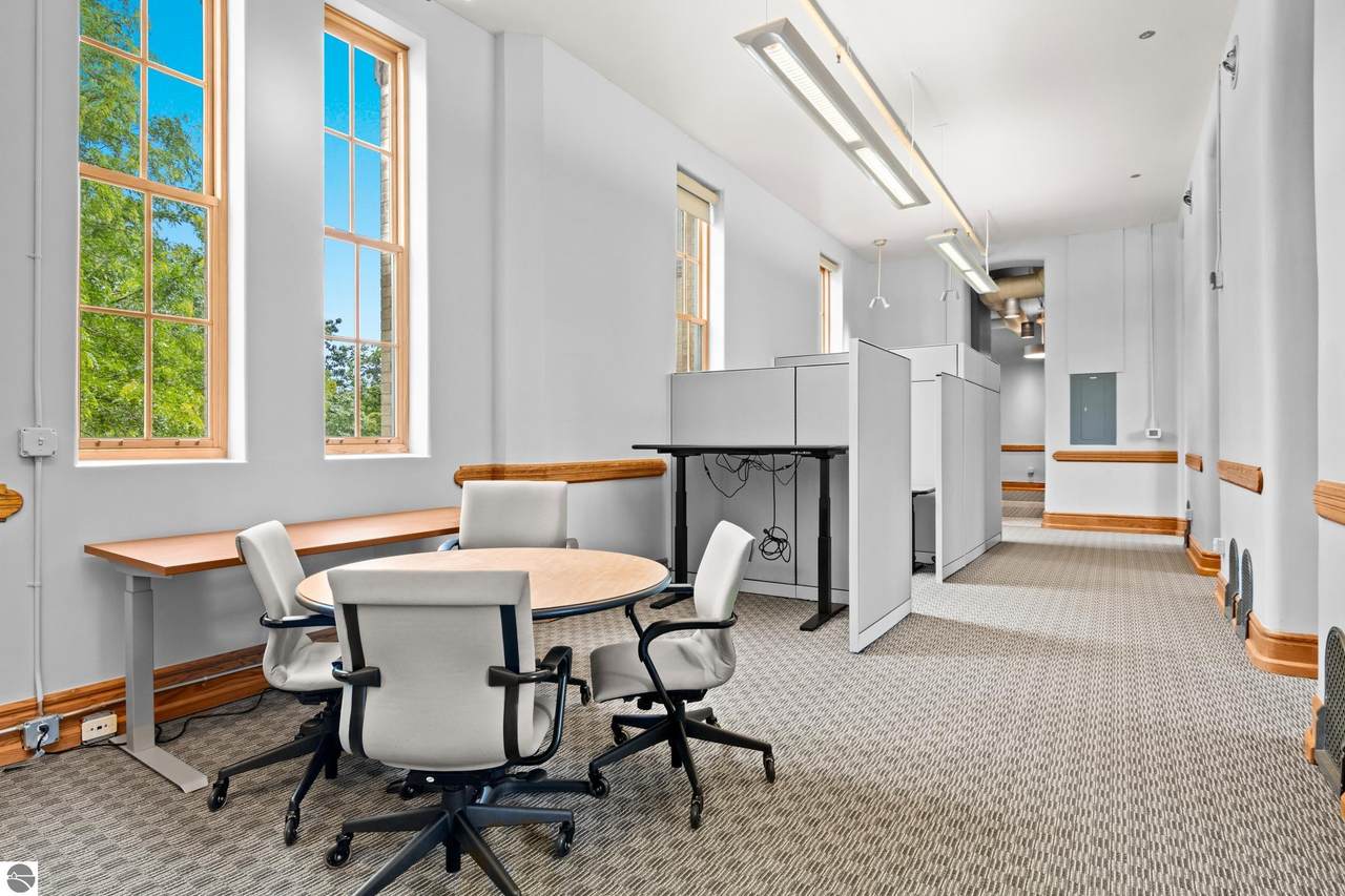 830 - 102 Cottageview Drive - Photo 1