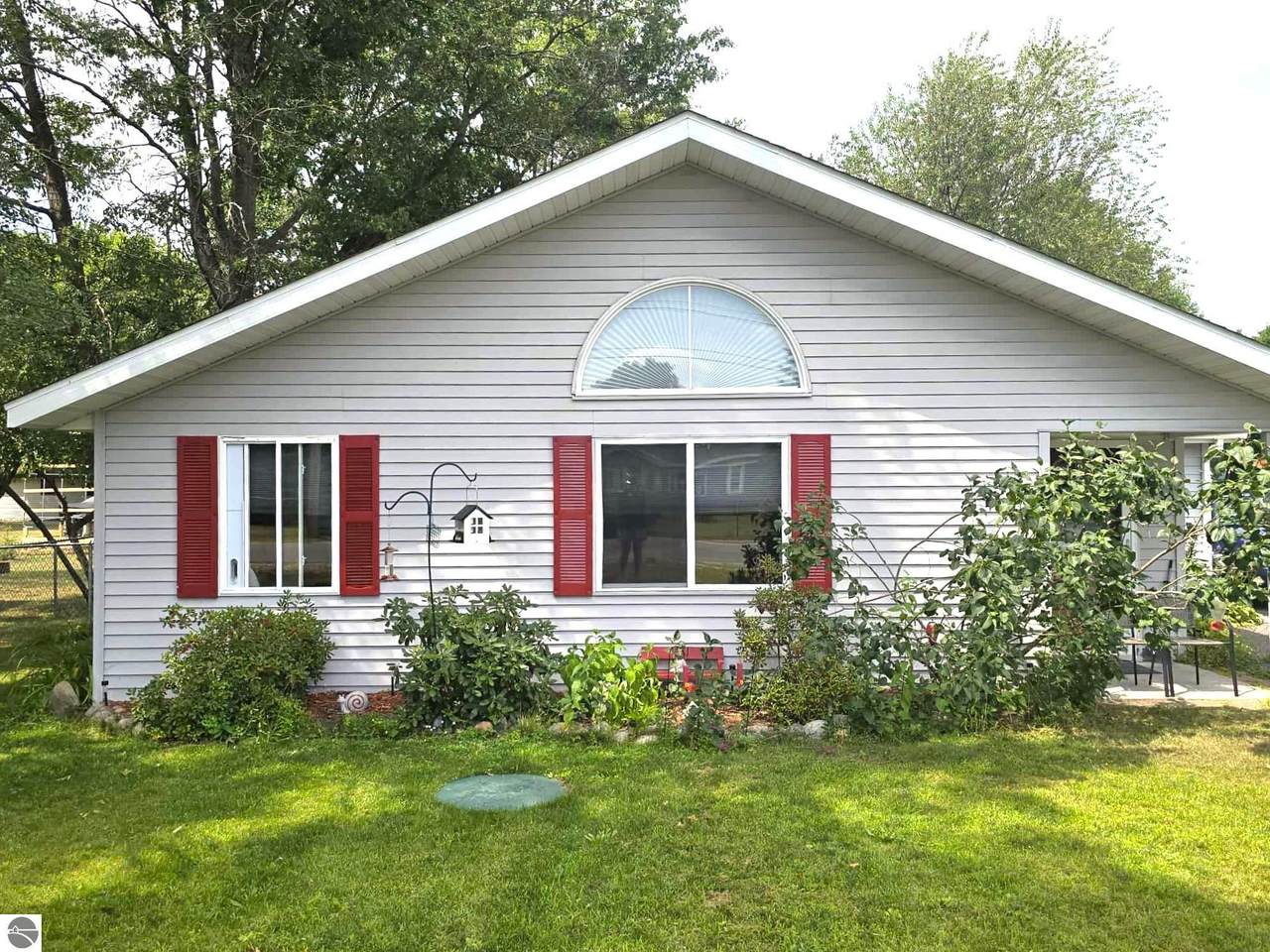 1575 Dartmouth Road - Photo 1