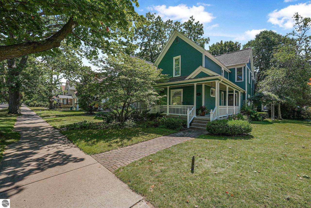 421 9th Street - Photo 1