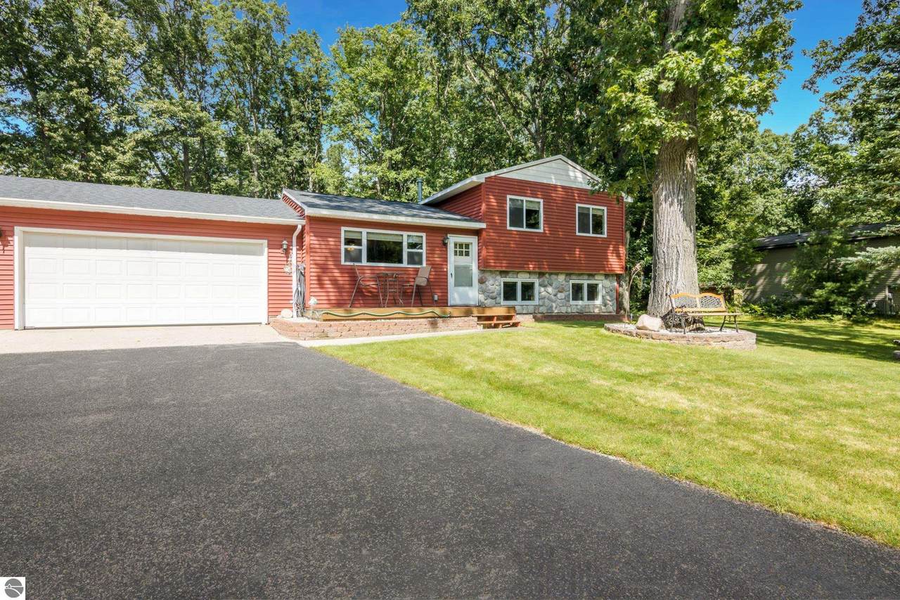 3961 Dogwood Drive - Photo 1