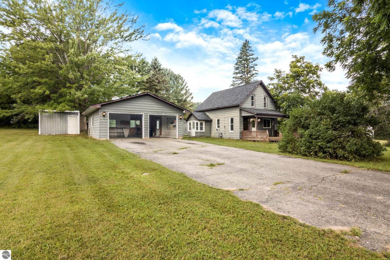 2211 Howard Street - Photo 1