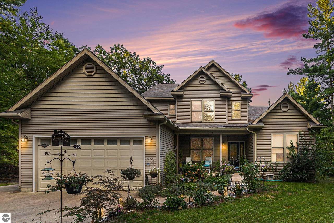 859 Pine Grove - Photo 1