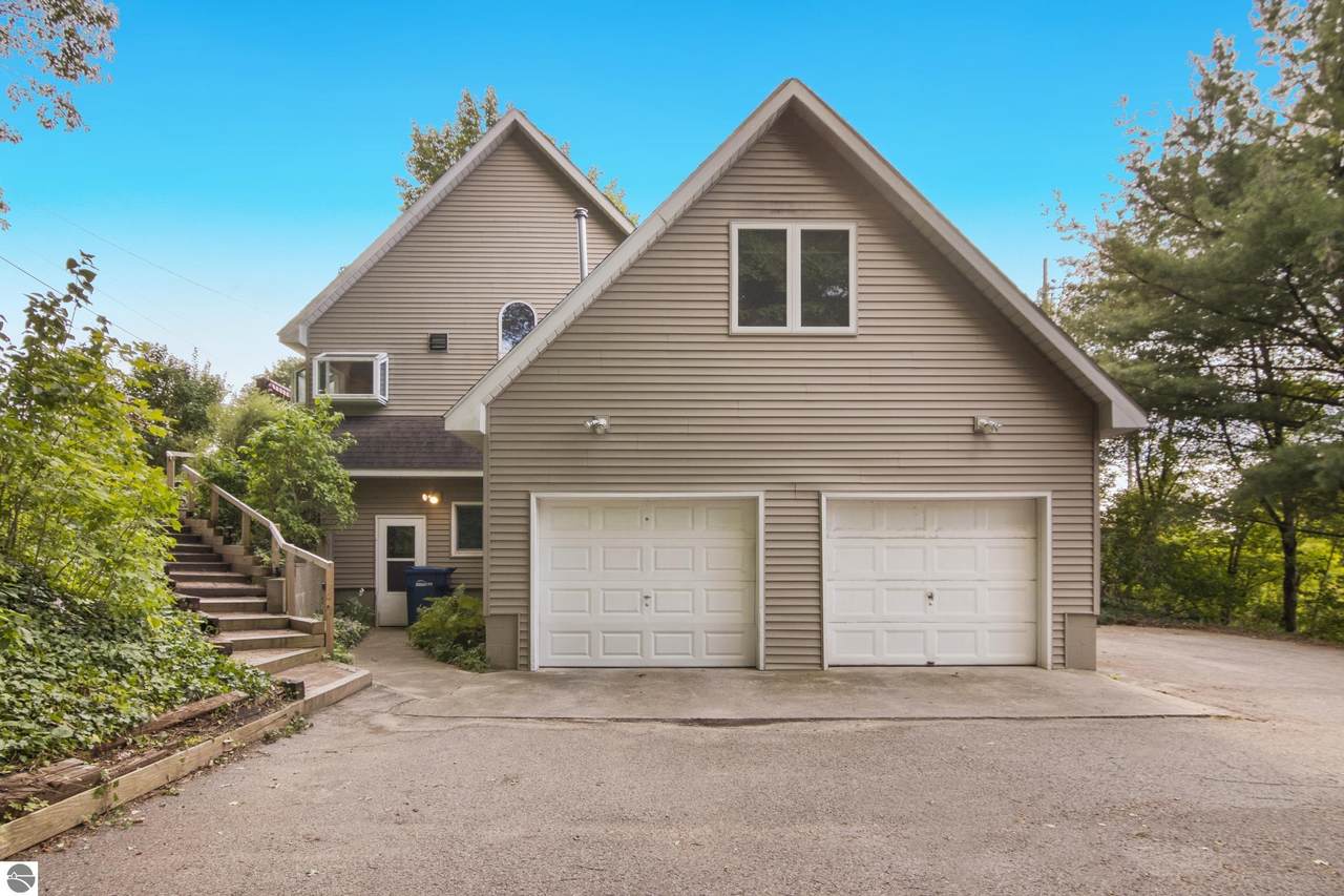 6232 Center Road - Photo 1