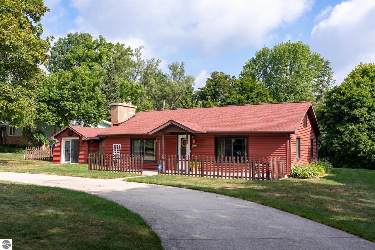 604 Hopkins Avenue - Photo 1