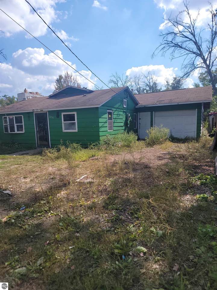 2230 Lakeview - Photo 1