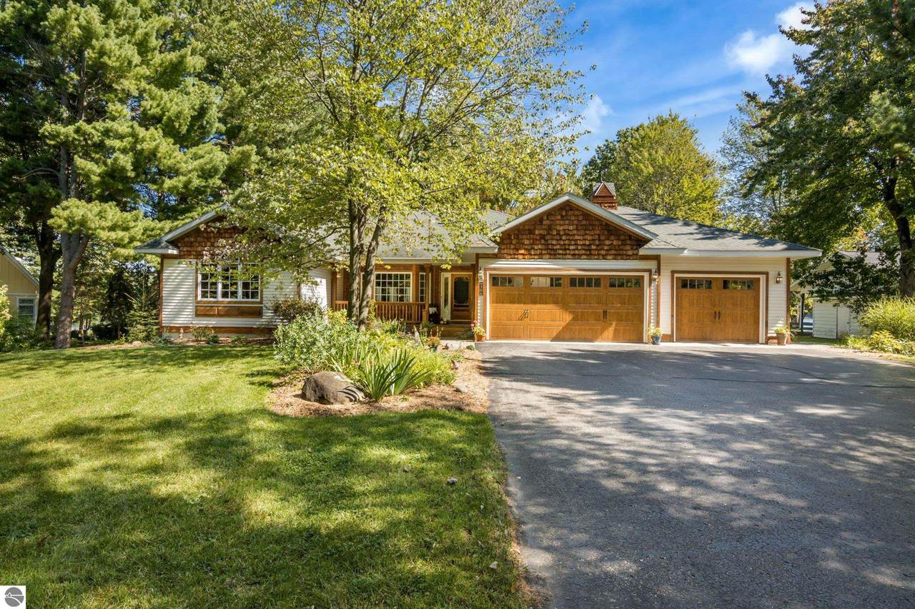 9506 Lakeside Drive - Photo 1