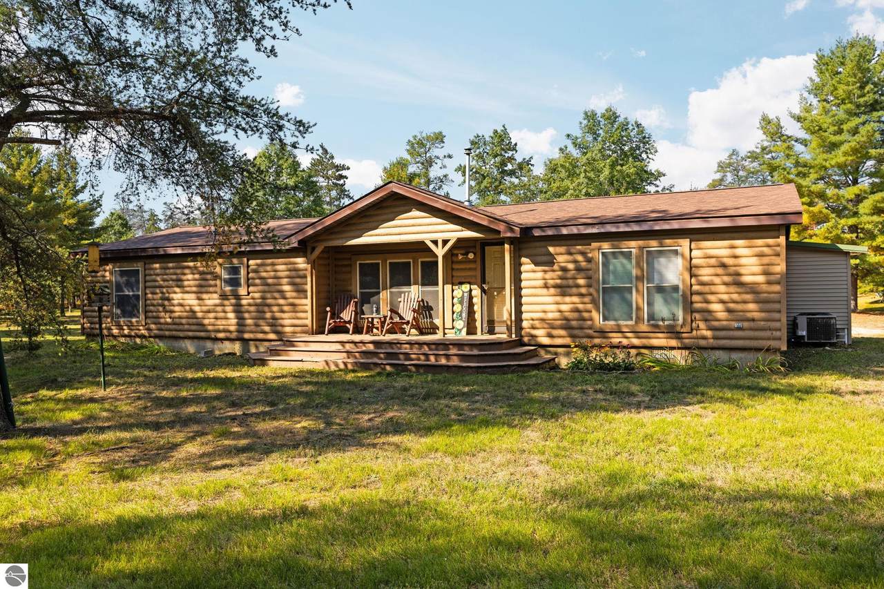 15983 Snay Drive Se - Photo 1