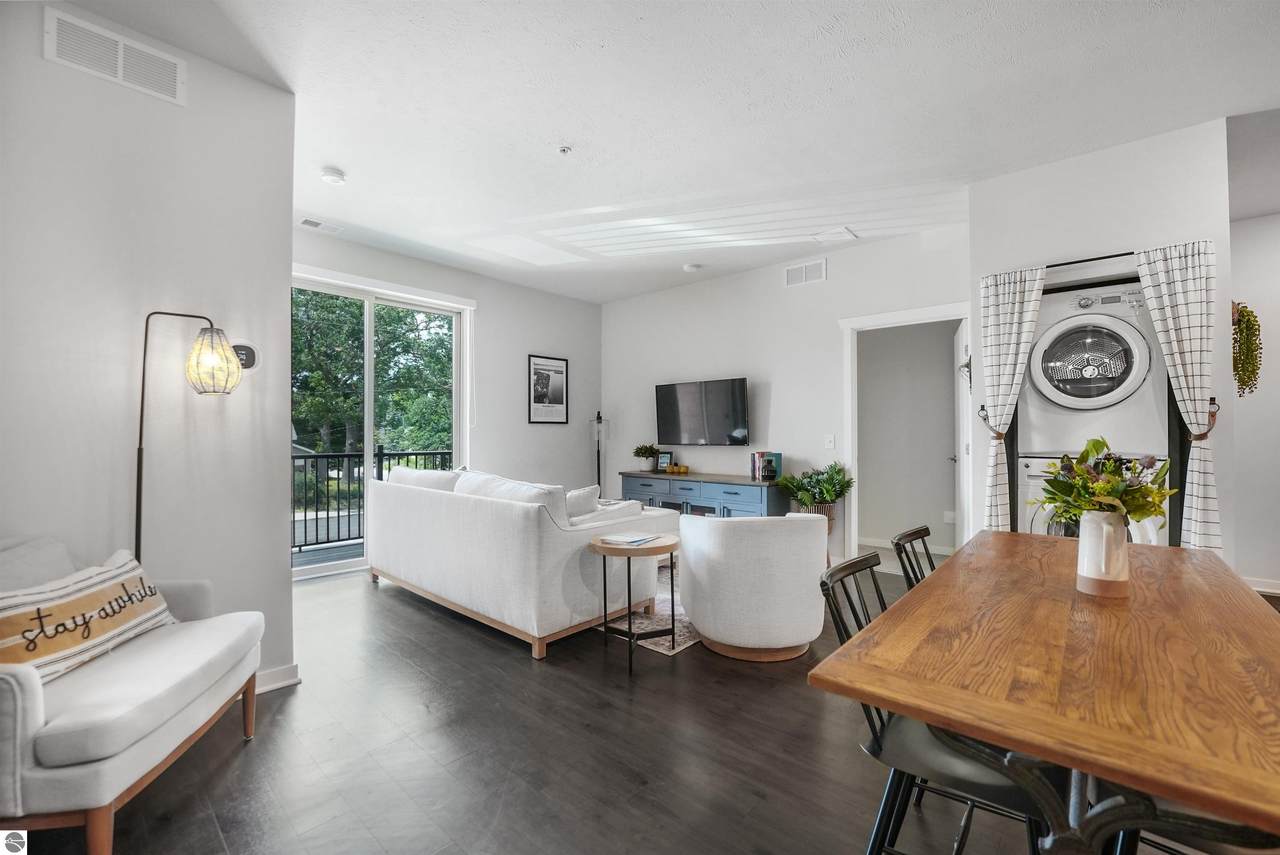 630-203 Garfield Avenue, S - Photo 1